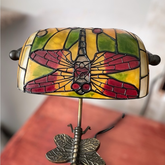 ❤️💛VTG Tiffany Style Dragonfly Multicolor Stained Glass And Bronze Accent Lamp - Picture 2 of 15